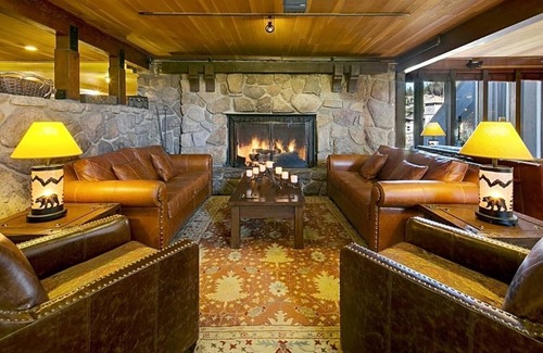 Mammoth Lakes Apartamento | Mammoth Mountain Inn provides flawless service and all the necessary facilities for visitors .