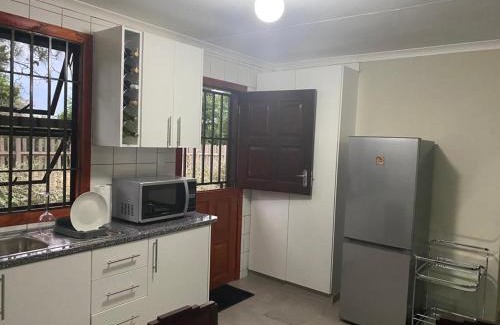 Greater Johannesburg Metropolitan Area Apartamento | Man and Dog Log Cabin