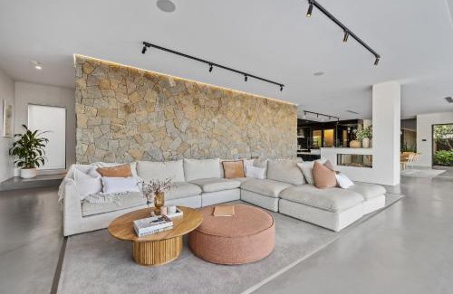 Kingscliff Casa | Mana Beach House - Award winning, Heated Pool, Gym