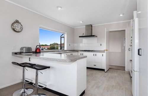 One Tree Point Casa | Manaia View - One Tree Point Holiday Home