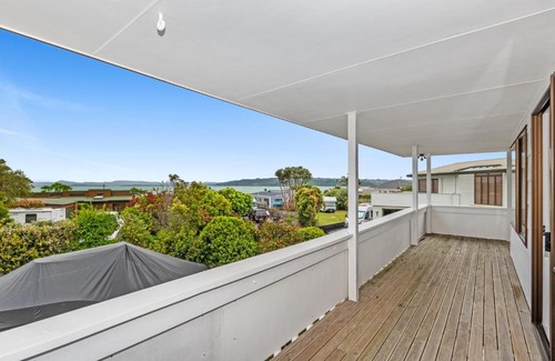 One Tree Point Casa | Manaia View - One Tree Point Holiday Home