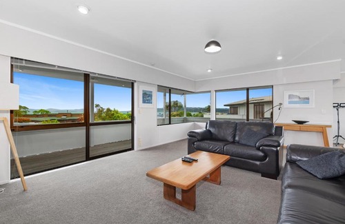 One Tree Point Casa | Manaia View - One Tree Point Holiday Home