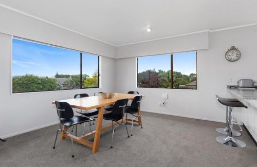 One Tree Point Casa | Manaia View - One Tree Point Holiday Home