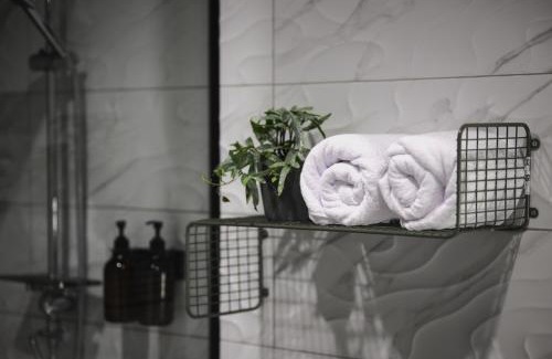 Hera Street Apartamento | Manazel AL-Diriyah ALZahra 2BR Stylish Stay 75TV 6
