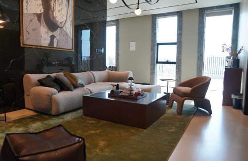 Hera Street Apartamento | Manazel AL-Diriyah - ALZahra 2BR Stylish Stay 75TV 35