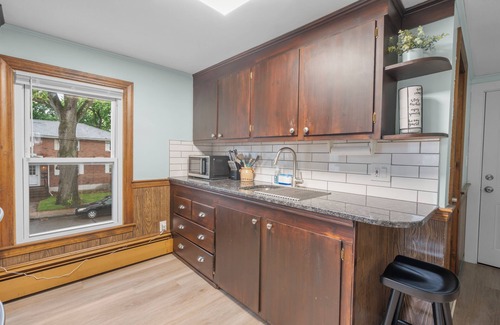 Manchester Apartamento | Manchester 1-Bedroom Oasis APT Near Downtown Main Street. Pet-Friendly!