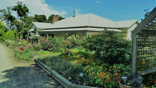 Buln Buln Cama Y Desayuno | Manderley Park Farmstay B&B