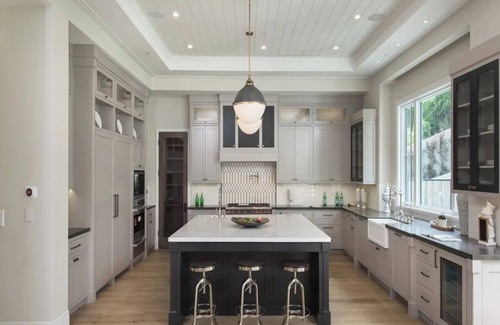 Brentwood Otro | Mandeville Canyon - Exquisite Contemporary Farmhouse with Pool & Spa