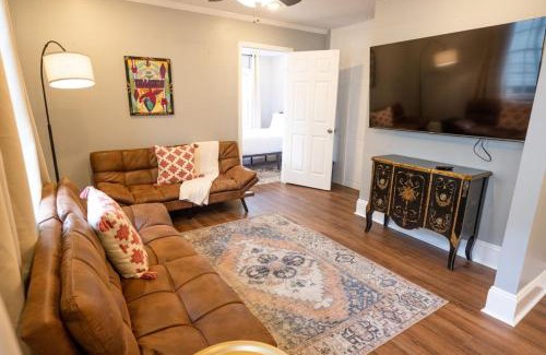 Saint Roch Casa | Mandeville Creole Cottage upper and lower