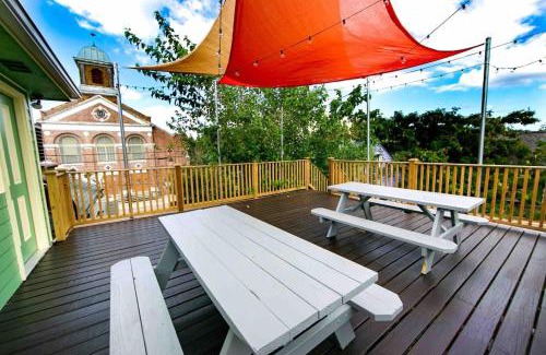 Saint Roch Casa | Mandeville Creole Cottage upper and lower