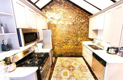 Saint Roch Casa | Mandeville Creole Cottage upper and lower