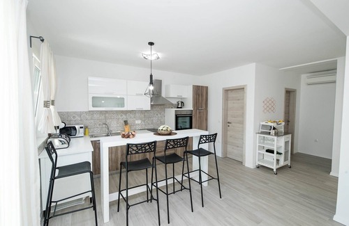 Tribalj Villa | Manea House - Four Bedroom with Swimming Pool