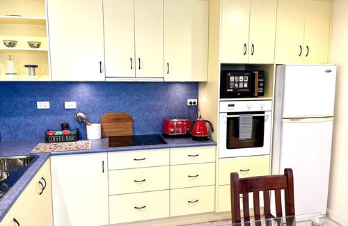 Launceston CBD Casa | Manee's On Elphin 1BR fully self-contained