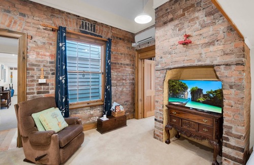 Launceston CBD Casa | Manee's On Elphin 1BR fully self-contained