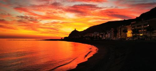 La Mamola Casa | Mango Beach House