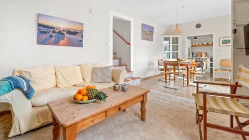 La Mamola Casa | Mango Beach House