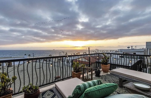 Sand Section Casa | Manhattan Beach Surf Haven