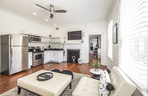 Wilmington Historic District Condominio | Manhattan on Front! Balcony Park Free!