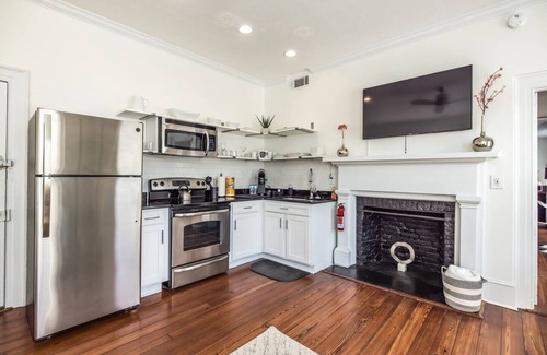 Wilmington Historic District Condominio | Manhattan on Front! Balcony Park Free!