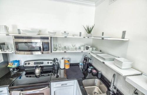 Wilmington Historic District Condominio | Manhattan on Front! Balcony Park Free!