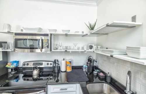 Wilmington Historic District Condominio | Manhattan on Front! Balcony Park Free!