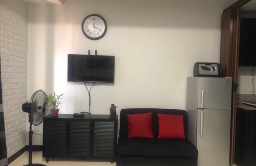 E. Rodriguez Apartamento | MANHATTAN PARKWAY CONDOMINIUM STAYCATION