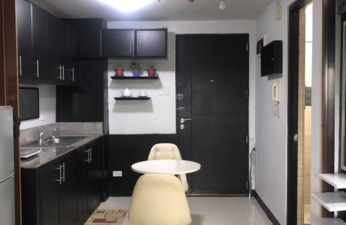 E. Rodriguez Apartamento | MANHATTAN PARKWAY CONDOMINIUM STAYCATION