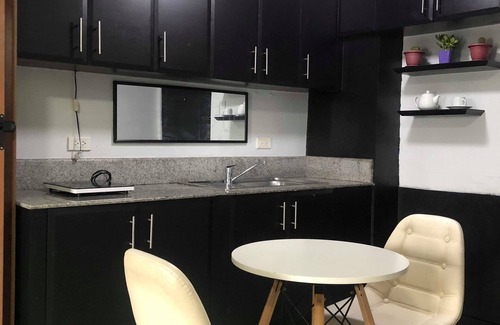 E. Rodriguez Apartamento | MANHATTAN PARKWAY CONDOMINIUM STAYCATION