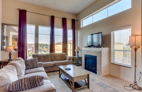 Bridgeton Apartamento | Manifest Upscale Spacious 2BD/2BA Apartment w/ balcony, fireplace