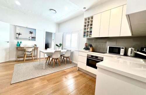 Manly Apartamento | Manly Beach Retreat with free onsite parking