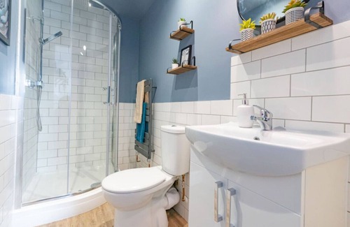 Southsea Apartamento | Manners Six Synth | Victorious Festival | 6 Bedroom Home