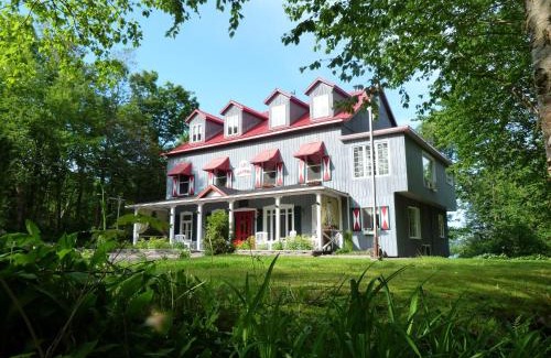 Saint-Raymond Hotel | Manoir du Lac Sept-Îles