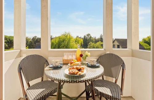 Touques Apartamento | Manoir du Vert Galant 6 people accomodation 2 Balconies Fully Furnished CC Deauville