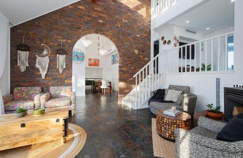 Copacabana Casa | Manor Del Monte - Poolside Bliss and Oceanfront Oasis