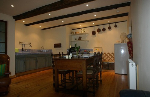Vieillevie Casa | Manor ala este. Aveyron-Cantal. Impresionantes vistas sobre el río Lot, para 6 personas.
