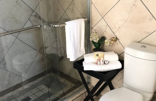 Kroondal Casa | Manor Hills Guest Lodge