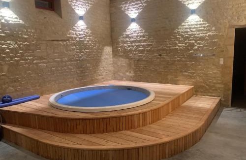 Ponts sur Seulles Casa | Manor in Normandy with Spa and Pool
