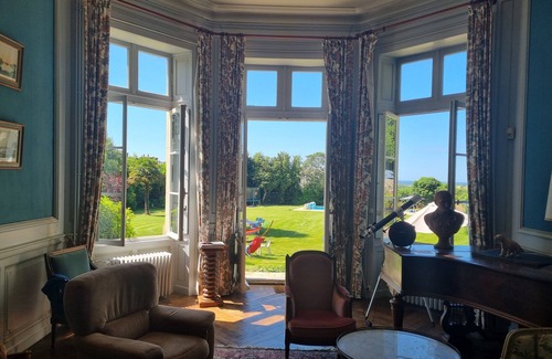 Lamballe Casa | Manor / Large family home, 7 bedrooms, 6 double beds, 5 single beds