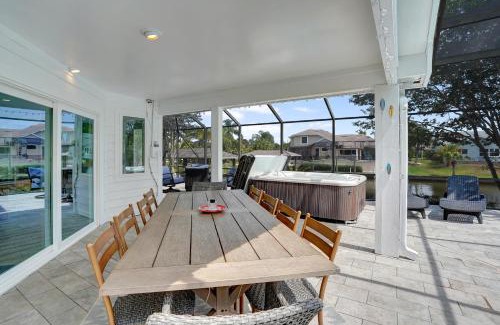 Palm Harbor Casa | Manor on the Canal