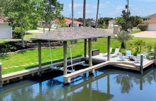 Palm Harbor Casa | Manor on the Canal