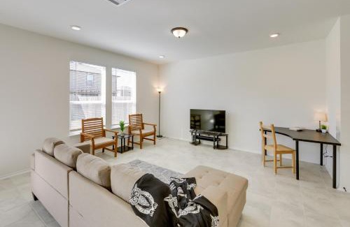 Manor Casa | Manor Vacation Rental with Yard 17 Mi to Austin!