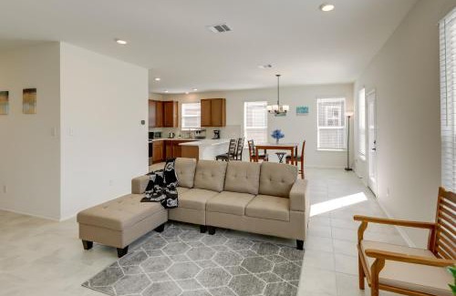 Manor Casa | Manor Vacation Rental with Yard 17 Mi to Austin!