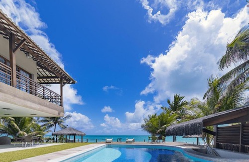 Tamandare Casa | Mansão Pé na Areia em Carneiros por Carpediem
