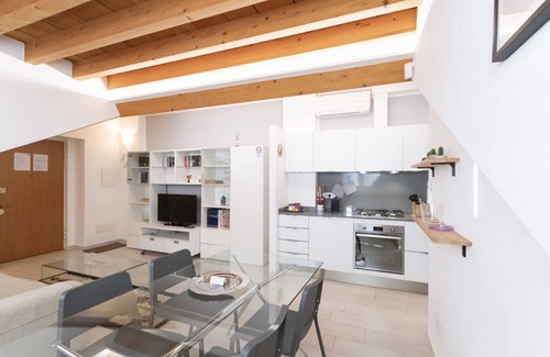 Zona Solari Apartamento | Mansarda Cola di Rienzo