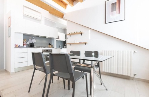 Zona Solari Apartamento | Mansarda Cola di Rienzo