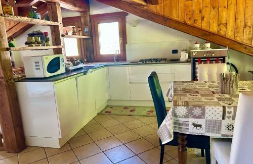 La Thuile Apartamento | Mansarda luminosa