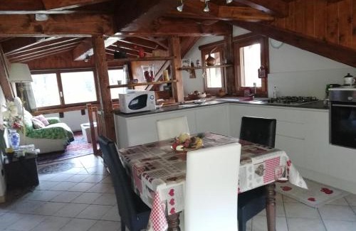La Thuile Apartamento | Mansarda luminosa