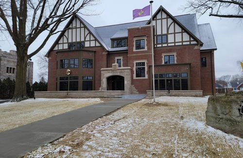 Indianapolis Casa | Mansion on Butler University Campus