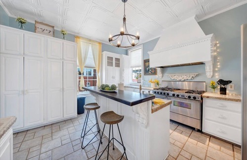 Danville Casa | Mansion on Main | Danville Vacation Rental