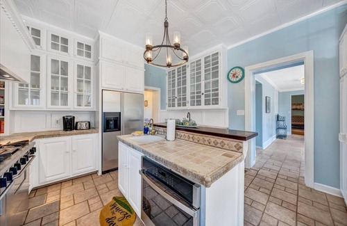 Danville Casa | Mansion on Main | Danville Vacation Rental